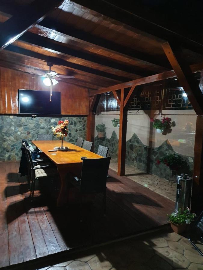 Casa Cattleya Hotell Târgu Jiu Exteriör bild