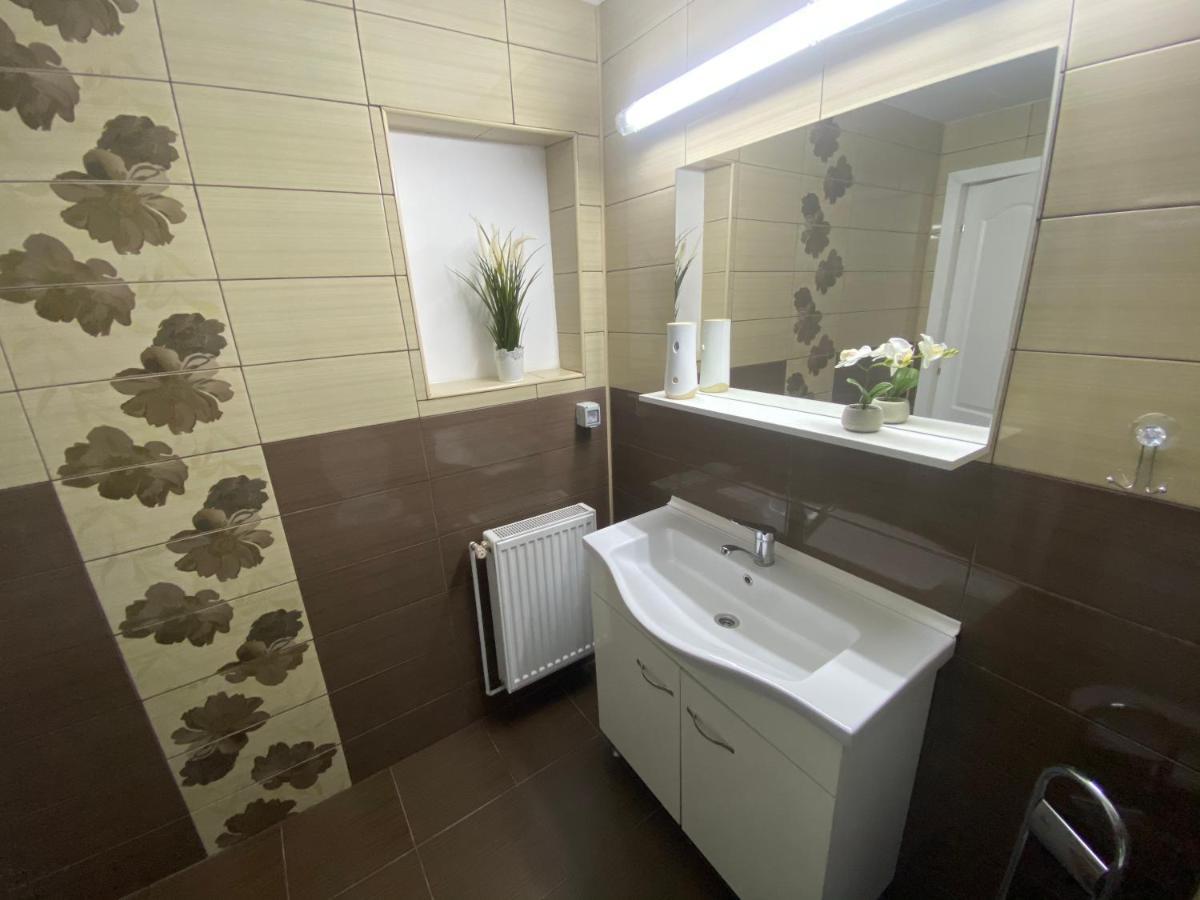 Casa Cattleya Hotell Târgu Jiu Exteriör bild