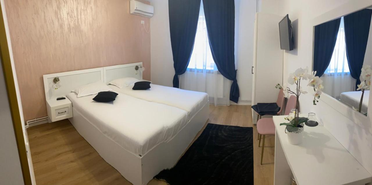 Casa Cattleya Hotell Târgu Jiu Exteriör bild