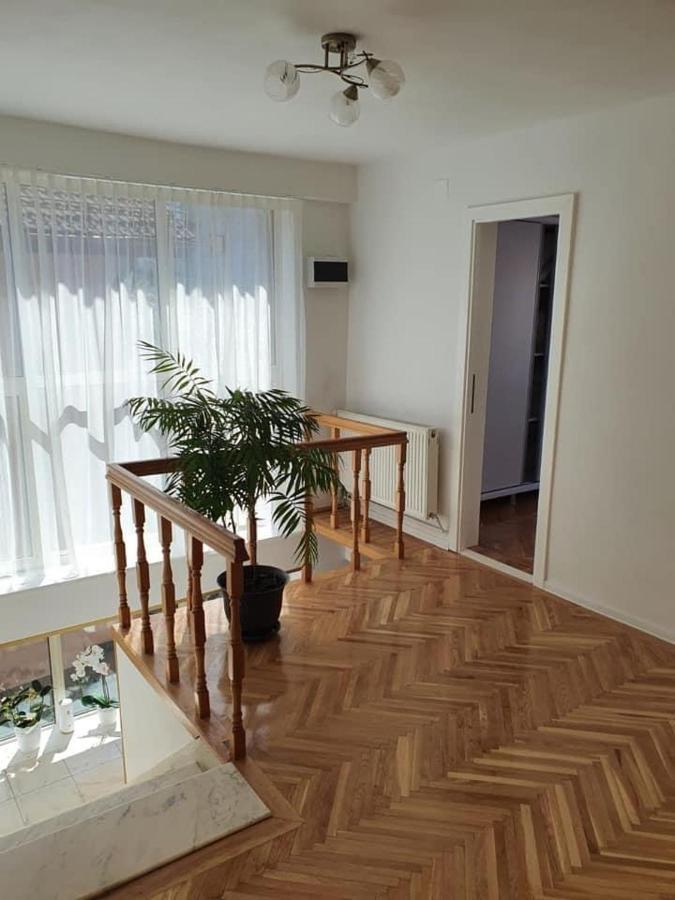 Casa Cattleya Hotell Târgu Jiu Exteriör bild