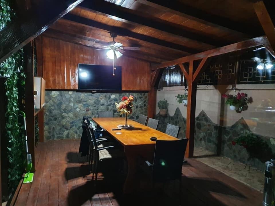 Casa Cattleya Hotell Târgu Jiu Exteriör bild