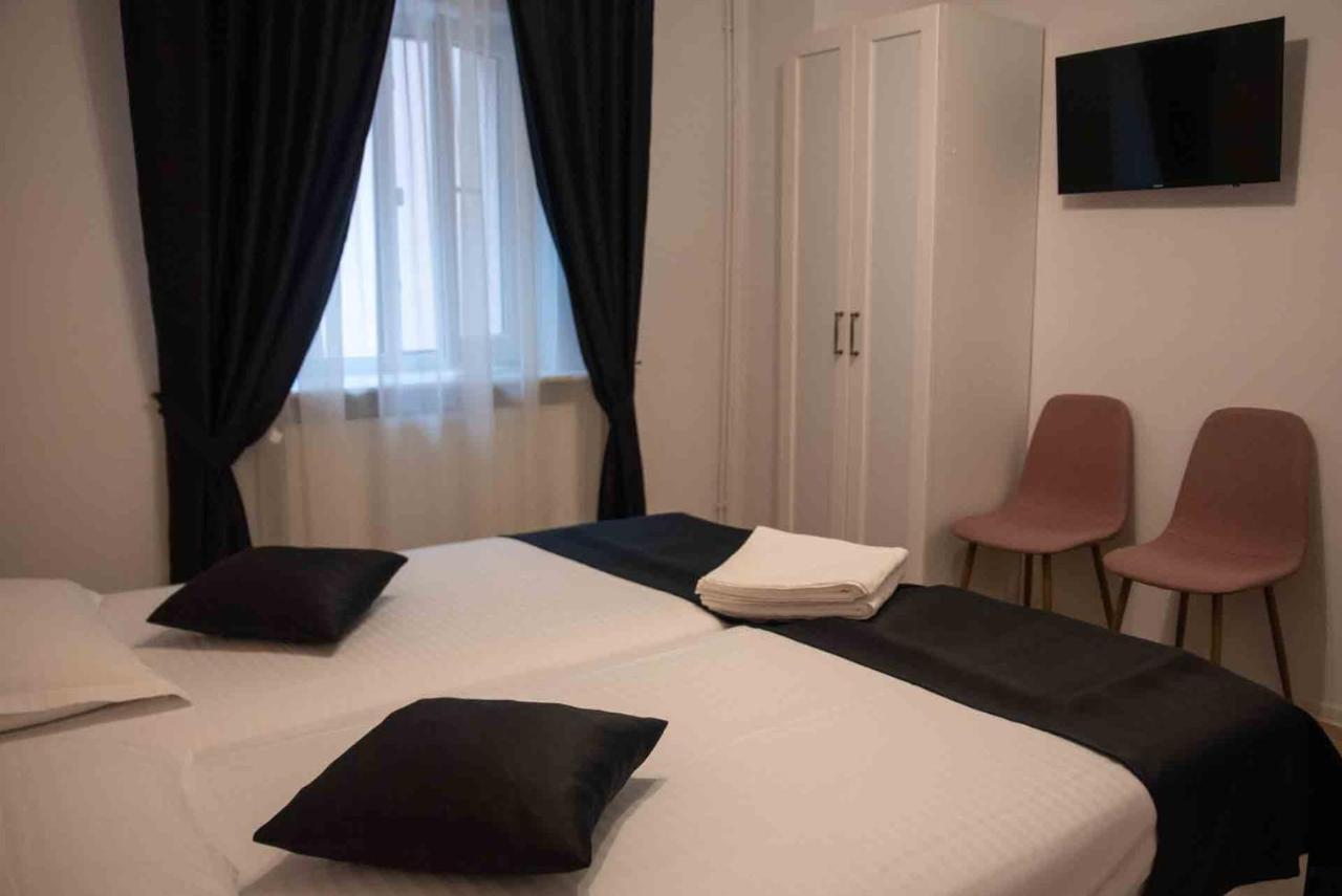 Casa Cattleya Hotell Târgu Jiu Exteriör bild