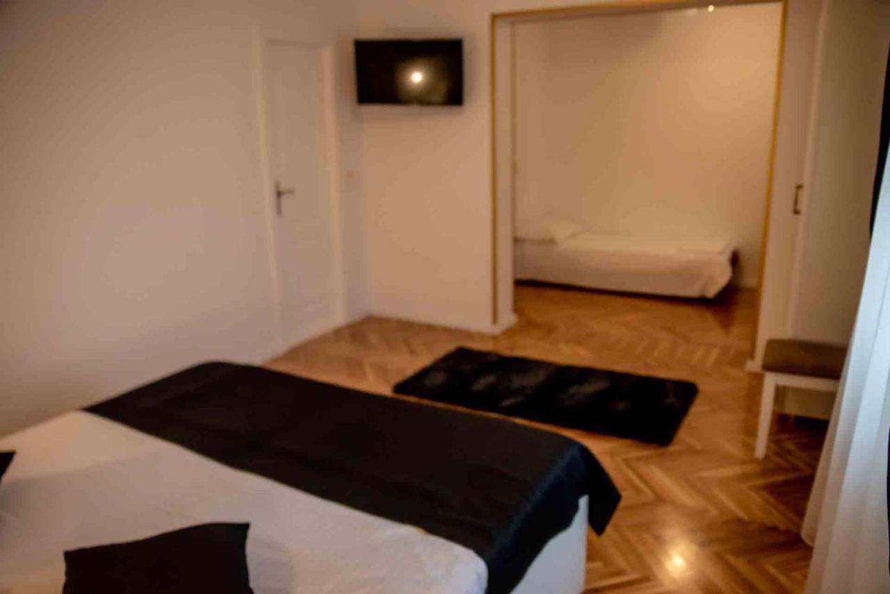 Casa Cattleya Hotell Târgu Jiu Exteriör bild